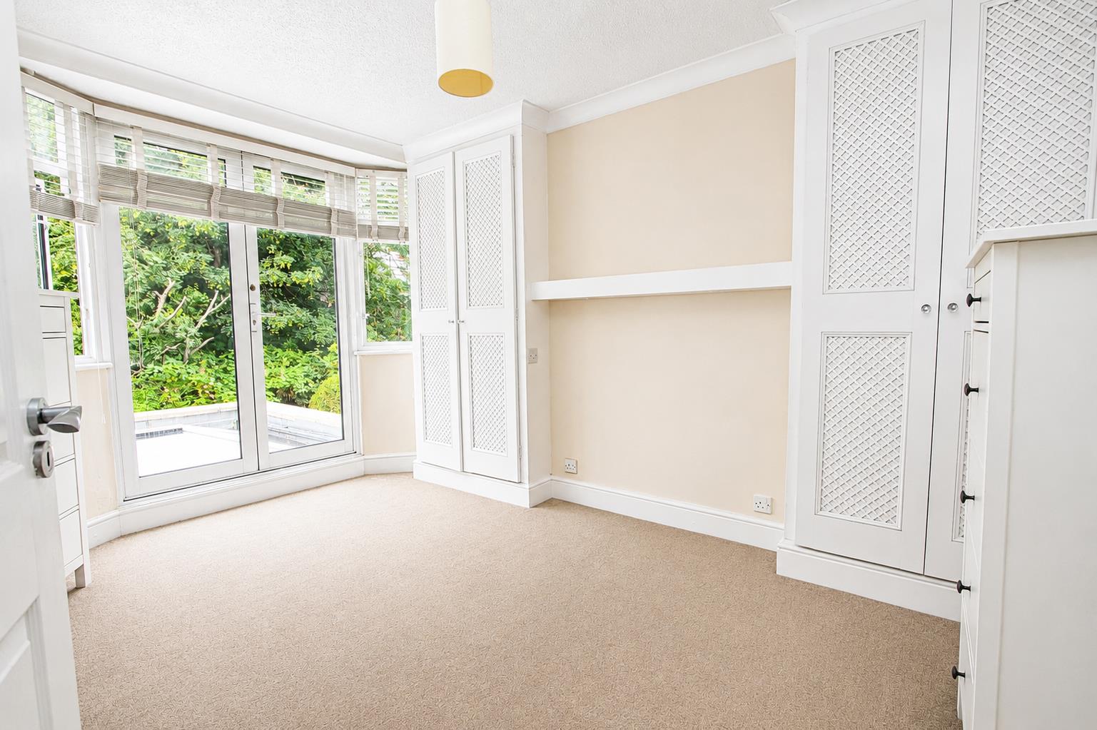 Hindhead Way, Wallington